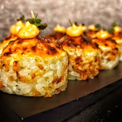 Запеченный криспи с беконом в More sushi по цене 669 ₽