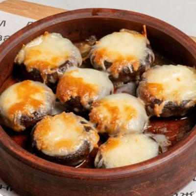 Запеченные шампиньоны под сыром сулугуни в Джованни по цене 425 ₽