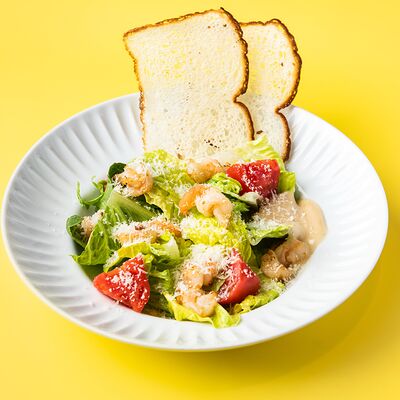 Салат Цезарь с креветками в Лу по цене 950 ₽