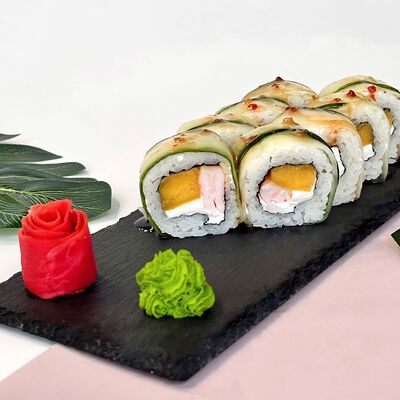 Роллы Тропическая креветка в Pokemania по цене 839 ₽
