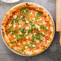 Пицца Маргарита с рассольной моцареллой в Kumpan cafe