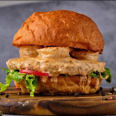 Бургер Том ям с куриной котлетой и креветками в Mesto Burger по цене 440