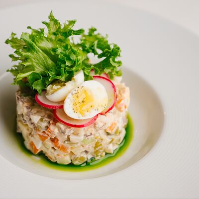 Оливье с томлёной телятиной в Круча по цене 720 ₽