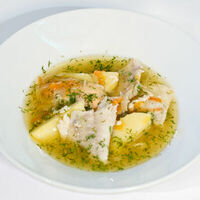 Уха из сибаса, лосося и осетрав Ле Марш