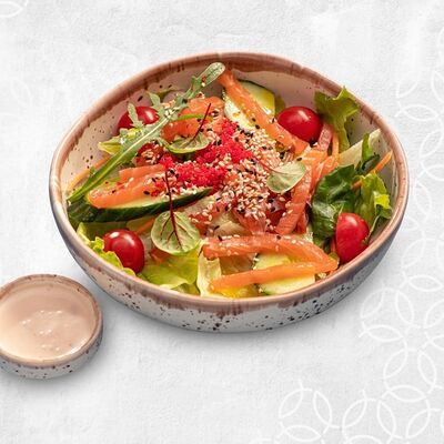 Салат с копченым лососем в Река Море по цене 650 ₽