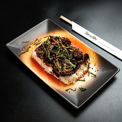 Говядина в устрично-томатном соусе в Том и ям по цене 1160 ₽