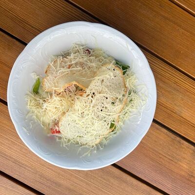 Цезарь с креветками в JOY FOOD & WINE по цене 650 ₽