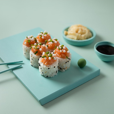 Тартар ролл с лососем в Rollwell по цене 840 ₽