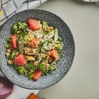 Салат с нутом и огурцом в Mesto Sushi & Grill