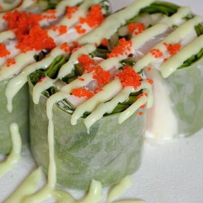 Ролл без риса с креветкой и васаби соусом в Держи рыбу по цене 650