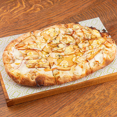 Пинса с грушей и горгонзолой в Жуй по цене 32 р.