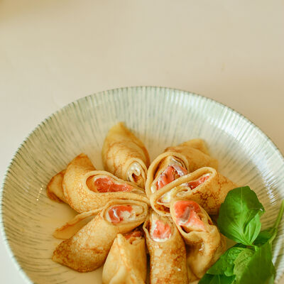 Блины с лососем и сливочным кремом в Pizza Club по цене 450 ₽