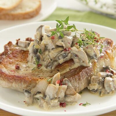 Cвинoй эскалоп в грибном соусе в Бакинский Chef по цене 645 ₽