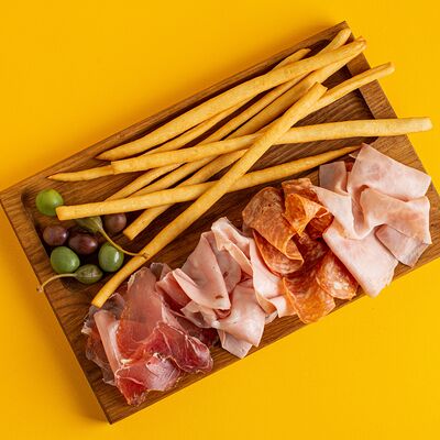 Мясные деликатесы в Matteos по цене 980 ₽