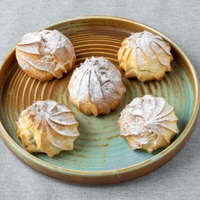 Профитроли с вареной сгущенкой в Наш двор по цене 110 ₽