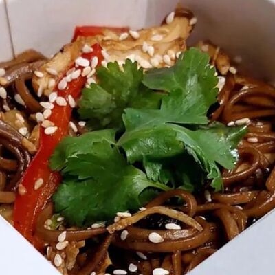 Соба с курицей в Ками cafe club по цене 647 ₽