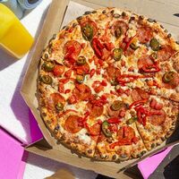 Логотип Rocket Pizza