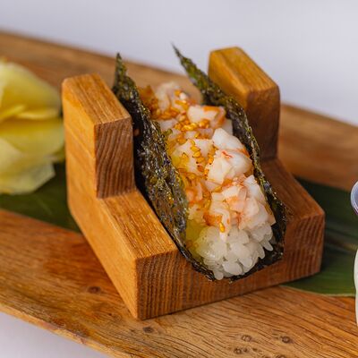 Хэндролл с креветкой в Leto по цене 600 ₽