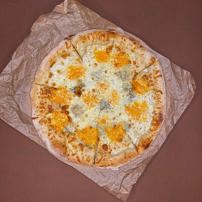 Пицца Четыре сыра в Rue bistro по цене 1110 ₽