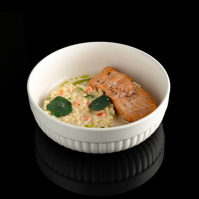 Филе лосося с птитимом и соусом шампань в Западный сад ! по цене 1500 ₽