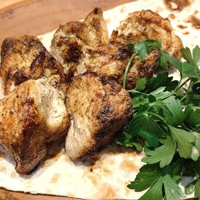 Шашлык из куриной грудкив ВСЕ СВОИ по цене 450 ₽