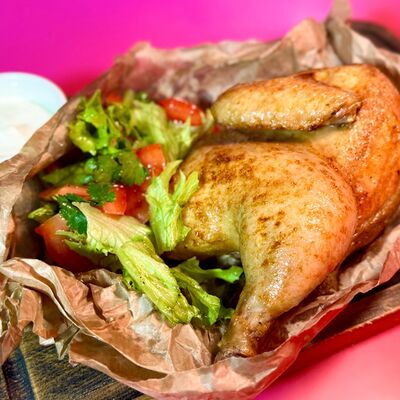 Чесночный цыпленок с легким салатом в ROOF по цене 890 ₽