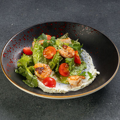 Салат с креветками на гриле в FatBoy PUB по цене 960 ₽