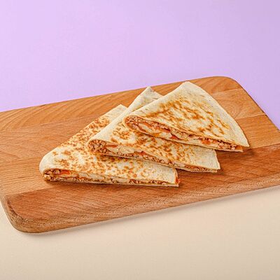 Кесадилья с курицей в Круглое катаем по цене 399 ₽