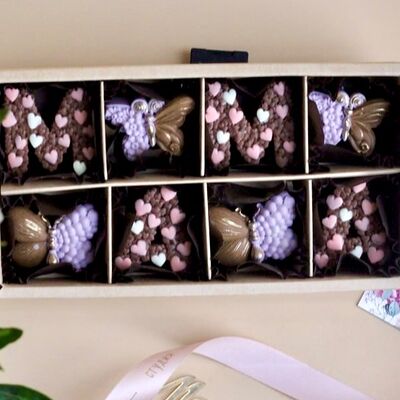 Набор конфет Мама и бабочки в Chocoton по цене 1690 ₽