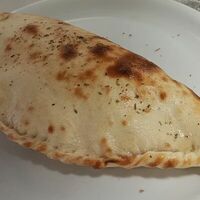 Кальцоне с курицей в Брусничка