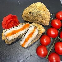 Онигири Темпура лосось чили-манго в Мастерская суши