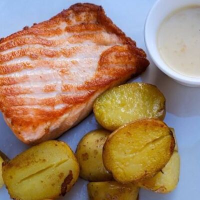 Стейк из лосося с мини-картофелем в Культурный код по цене 1550 ₽