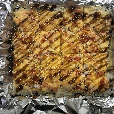 Суши-пицца Угорь и курица в TAY NAY по цене 620 ₽