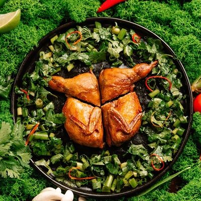 Хрустящая перепелка с зеленью в Китайская грамота по цене 850 ₽