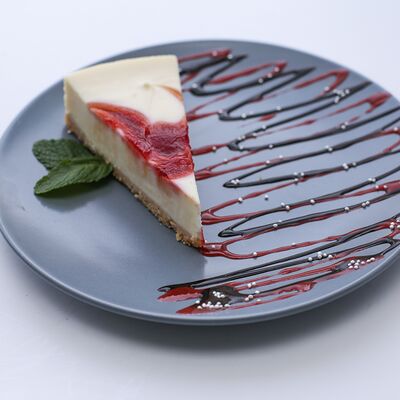 Чизкейк клубничный в Моё место по цене 248 ₽