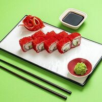 Калифорния со снежным крабом и огурцом в ROLLS KING SUSHI KINGDOM