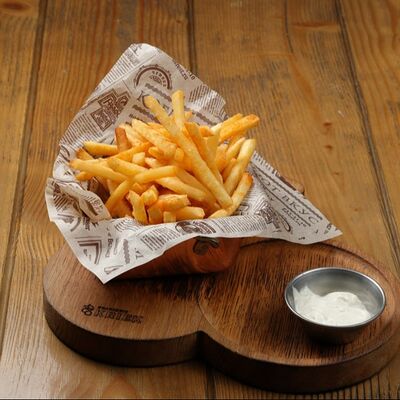 Бельгийский картофель фри с соусом дорблю в Brasserie Kriek по цене 680 ₽