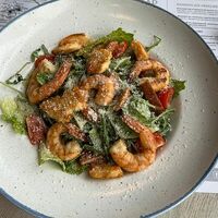 Юлий с креветками в GASTROBAR