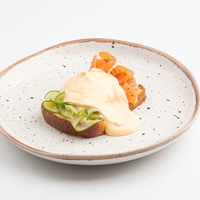 Бенедикт с лососем и авокадо в Скандинавия по цене 780 ₽