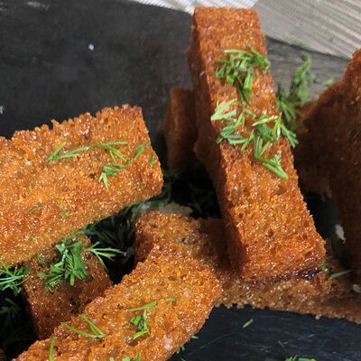 Ржаные гренки с чесночным соусом в Первая реберная Кухня по цене 230 ₽