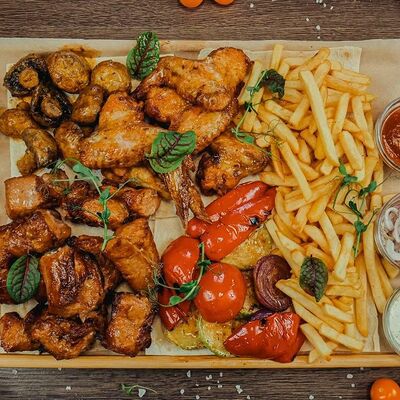 На всех хватит в Сели&Поели по цене 3540 ₽