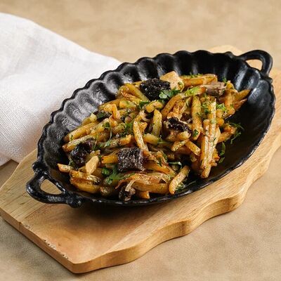 Жареный картофель с грибами в Компот по цене 420 ₽