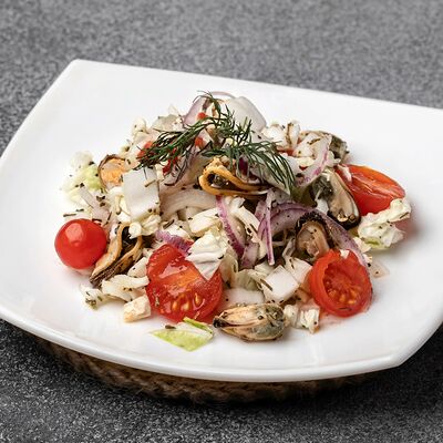 Кето-салат с морепродуктами в Лукоморье по цене 181 ₽