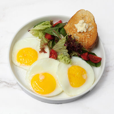 Глазунья из трех яиц в MOGU по цене 390 ₽