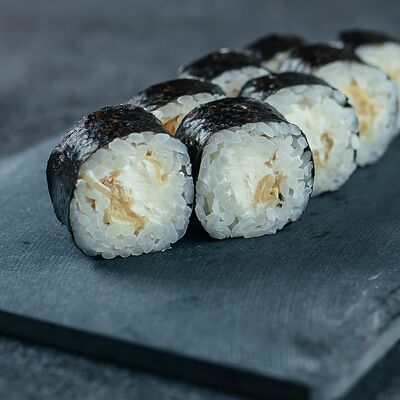 Хосомаки с имбирем и сливочным сыром в Rolls Bar по цене 230 ₽