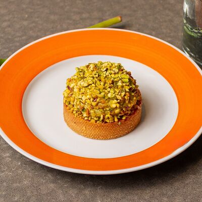 Клубника-фисташка тарт в Breakfast House по цене 580 ₽