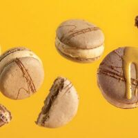 Десерт Macarons солёная карамель Big в Фирменный магазин Куликовский