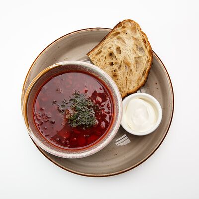 Борщ московский с телячьими щечками в White Fox Cafe по цене 775 ₽