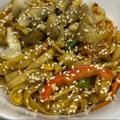 Вок с грибами в соусе кимчи в Ymi по цене 419 ₽