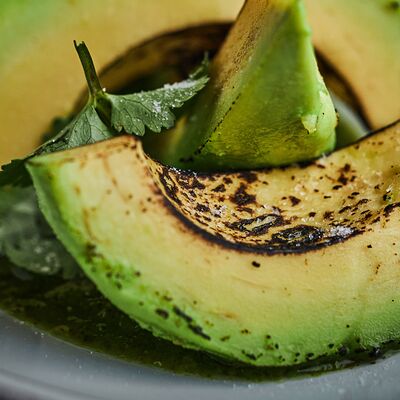 Авокадо на гриле в Цыпочка по цене 550 ₽